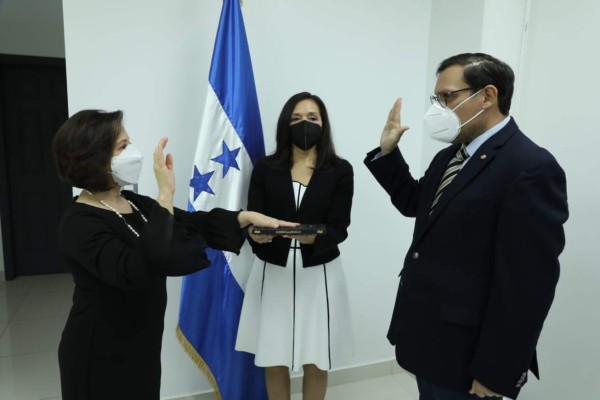 Juramentan a Norma Cerrato como nueva embajadora de Honduras en Nicaragua