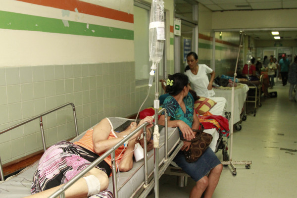 Bajan a la mitad ingresos por dengue