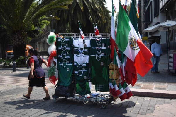Elecciones y fútbol mantienen en vilo a México