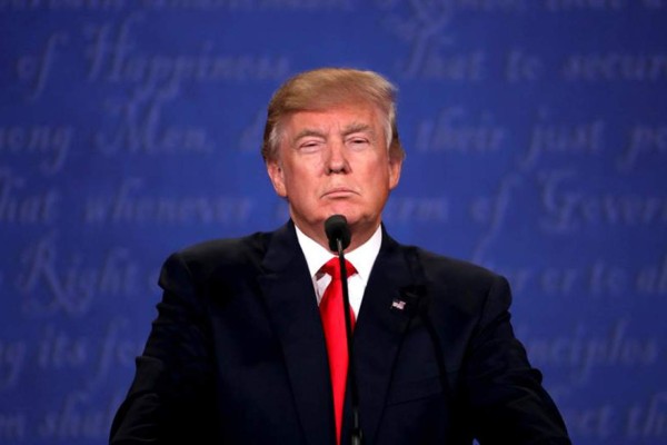 Trump dice que sondeos negativos sobre veto migratorio 'son noticias falsas'