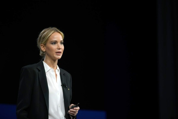 Jennifer Lawrence denuncia la corrupción y la ausencia de democracia en EEUU