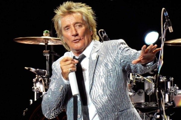 Rod Stewart se disculpa por simular una decapitación