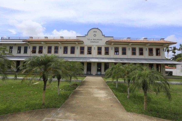 MONUMENTO HISTÓRICO. El edificio de la Contaduría de la Tela RRCo., es el edificio más antiguo de este puerto. Data de 1916.