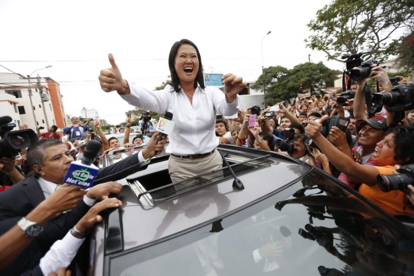 Presidential right-wing candidate Keiko Fujimori gestures during a rally in Lima, on June 19, 2021. - Supporters of presidential hopefuls Keiko Fujimori and Pedro Castillo marched again on Saturday to defend their votes in Peru, which remains on tenterhooks two weeks after the elections as it waits for the electoral jury to resolve all challenges and proclaim the winner. (Photo by Janine Costa / AFP)