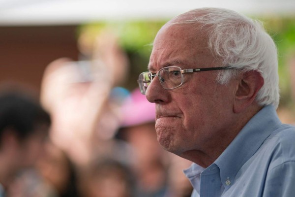 Bernie Sanders sale del hospital tras sufrir infarto