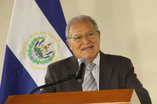 Sánchez Cerén promete combate decisivo a la violencia