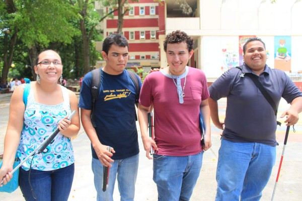 Alumnos no videntes de Unah-vs viajan a olimpiadas en Guatemala