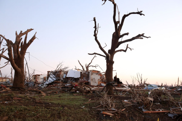 Miles de afectados por el paso de potentes tornados en EUA