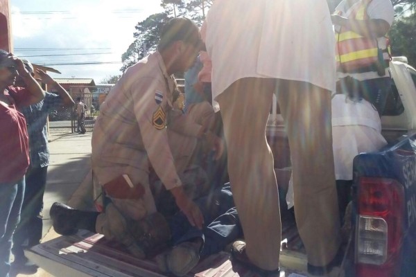 El Cuerpo de Bomberos atendió y trasladó a los heridos al hospital.