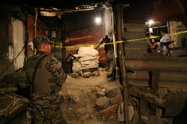 ﻿Niña herida por bala perdida lucha por su vida en San Pedro Sula