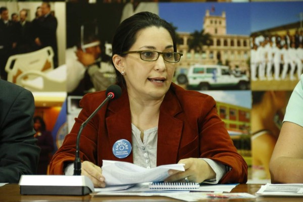 Campaña para usar condón durante embarazo para prevenir virus del Zika