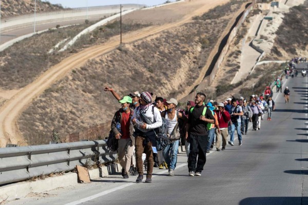 TOPSHOT - Migrants from poor Central American countries -mostly Hondurans- moving towards the United States in hopes of a better life, are seen near the U.S. border in Playas de Tijuana, Mexico, on November 13, 2018. - US Defence Secretary Jim Mattis said Tuesday he will visit the US-Mexico border, where thousands of active-duty soldiers have been deployed to help border police prepare for the arrival of a 'caravan' of migrants. (Photo by Guillermo Arias / AFP)