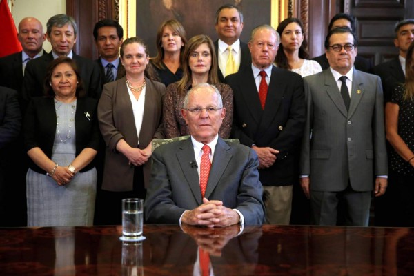 Kuczynski oficializa su renuncia a la presidencia de Perú