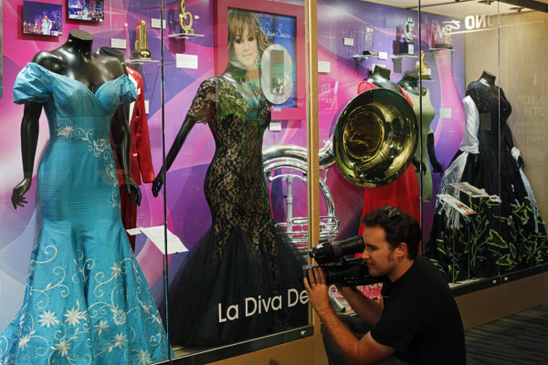 Diseñador de Jenny Rivera: 'A la diva le hice 400 vestidos en 12 años” -  Diario La Prensa