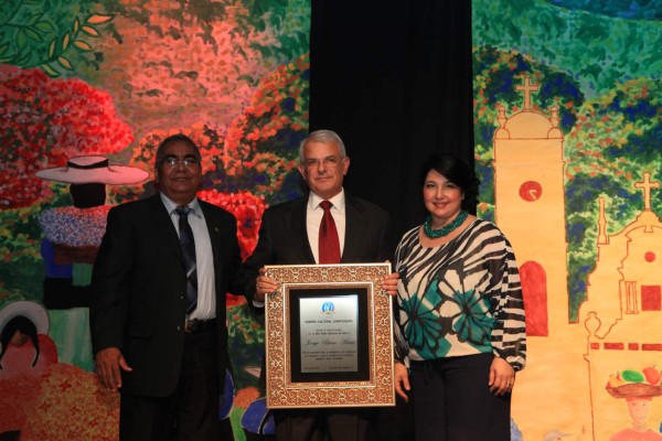 Centro Cultural Sampedrano reconoce a Jorge Bueso Arias