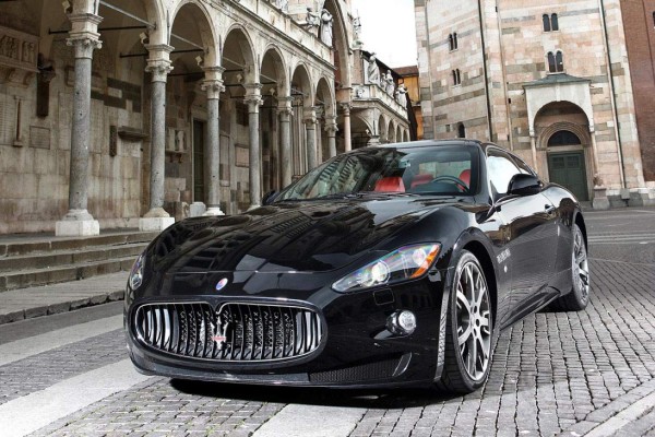 Los famosos y sus lujosos autos