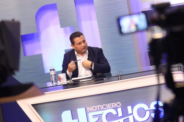 Ministro de Bukele dice renunciar a visa de EEUU que le fue cancelada