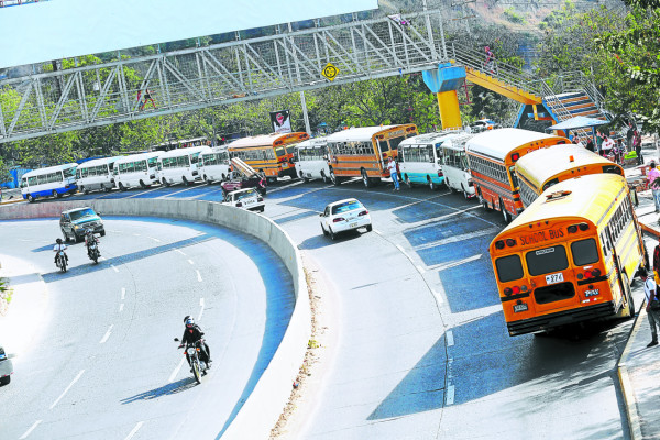 Paran buses, hartos de ser víctimas de extorsiones