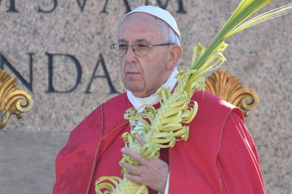 Papa Francisco expresa pésame por víctimas de atentado contra iglesia copta en Egipto