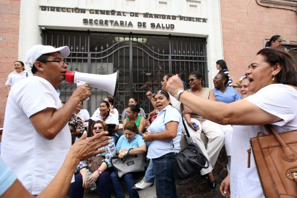 Enfermeras laborarán el lunes, pero seguirán paros