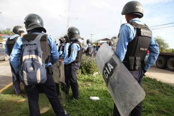 Depuradora cancela a 815 miembros de la Policía