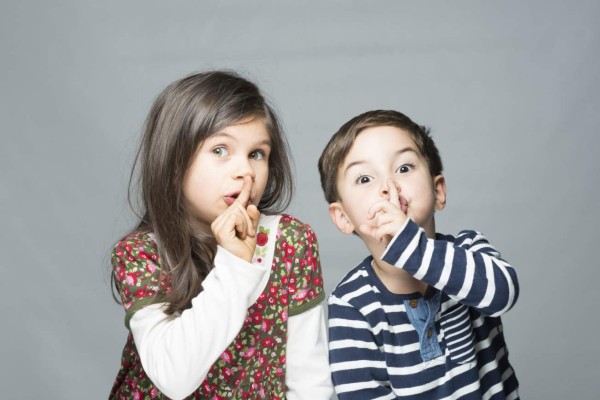 Evite las mentiras de los niños siendo un ejemplo a seguir