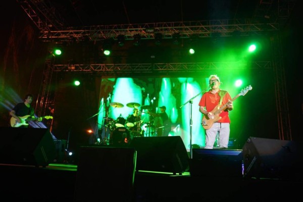 Espectacular Festival Folklórico Internacional con Enanitos Verdes