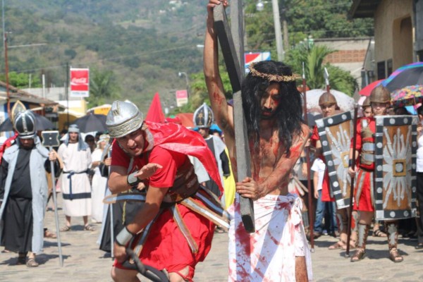 Dramatismo al revivir el tormento del Hijo de Dios