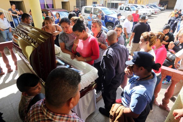 Consternación por muerte de mujer policía frente a discoteca