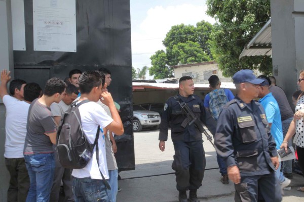 Policías penitenciarios paralizan sus labores en Honduras