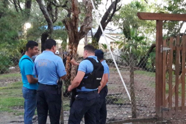 Capturan a policía depurado con supuesta droga en Roatán