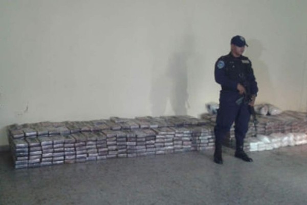Honduras: Trasladan droga de 'narcorastra” a una unidad militar