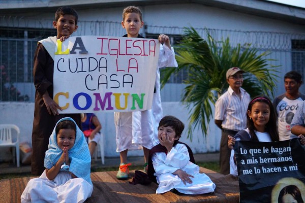 Plasman el fervor, la fe y convivencia en las alfombras de Barandillas