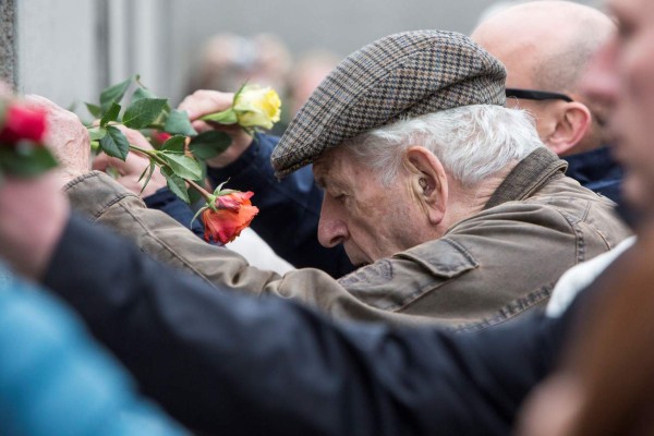 Berlín conmemora los 28 años de la caída del muro