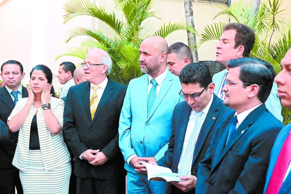 Consejo Nacional del PAC 'desconoce” a cuatro diputados