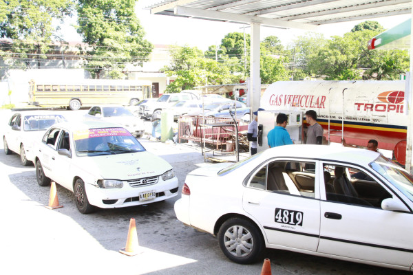Taxistas exigen subsidio de L200 millones