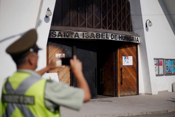 Ataques contra iglesias en Santiago de Chile en protesta por visita del papa