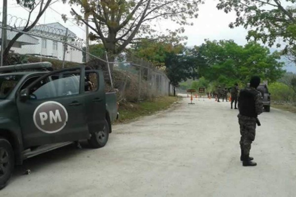 Fuertes medidas de seguridad en base donde se encuentra el 'Negro” Lobo