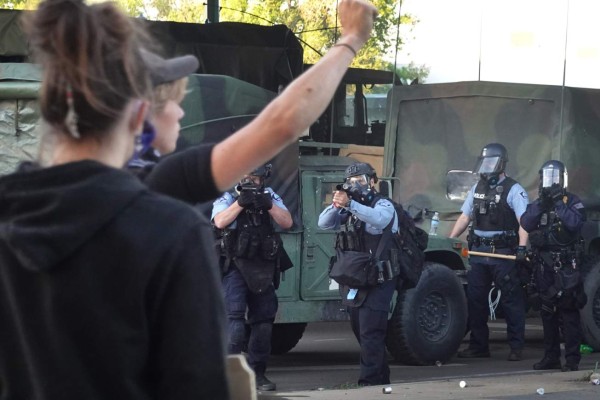 Minesota moviliza a toda su Guardia Nacional para acabar con los disturbios