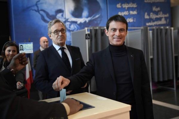 Socialistas franceses eligen candidato en medio de polémica