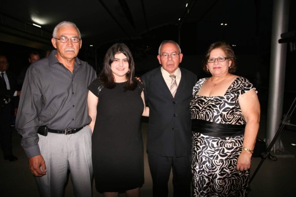 Jorge Alberto García Martínez es homenajeado por Banco del País