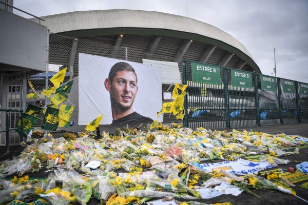 El cuerpo de Emiliano Sala llega a Argentina para funeral y homenajes