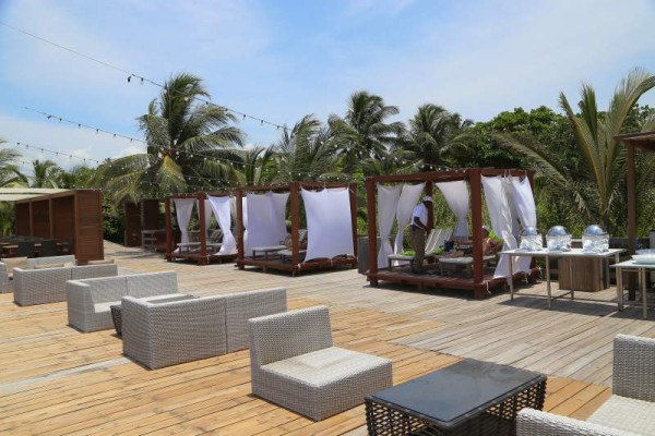 Si es de las personas que disfruta del aire libre, hay cómodos lugares para descansar.