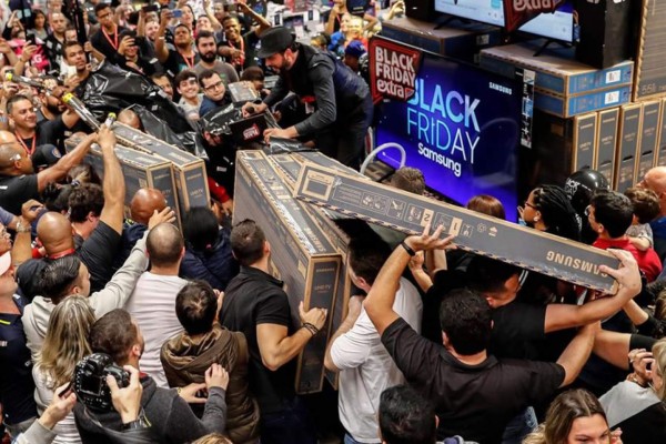 La fiebre de consumo del 'viernes negro' se apodera de Brasil
