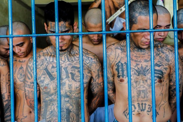 Una pandilla se compromete a frenar asesinatos en El Salvador, según Bukele