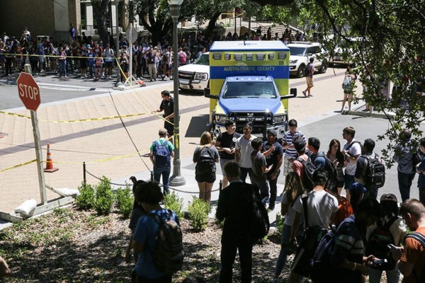 Un muerto y tres heridos por apuñalamiento en una universidad de EUA