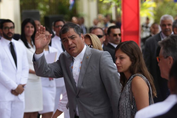 Buscan que Correa sea candidato presidencial en 2017