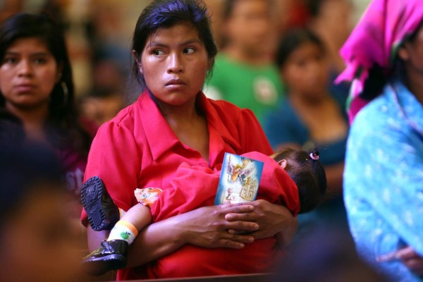 Peregrinos agradecen a la Virgen por sus milagros