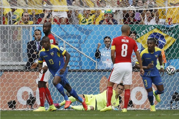 Suiza asesta un duro golpe a Ecuador en el tiempo de descuento 