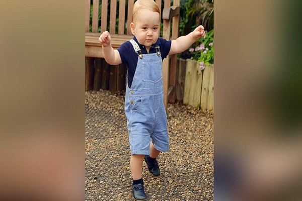 ¡Qué ternura! Los primeros pasos del príncipe George